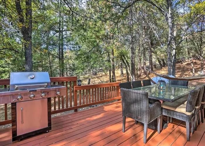 Peaceful Oak Haven Cabin Near Yosemite