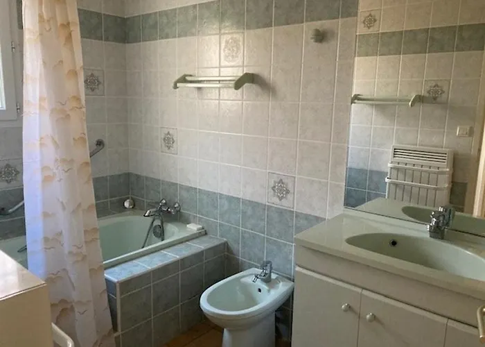 Maison Lumineuse Avec Jardin, 3 Ch., Proche Centre De Ceret, Jusqu'A 6 Pers., Animaux Bienvenus