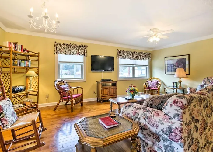 Damascus Apt W/ Views, Walk To Shops + Parks!