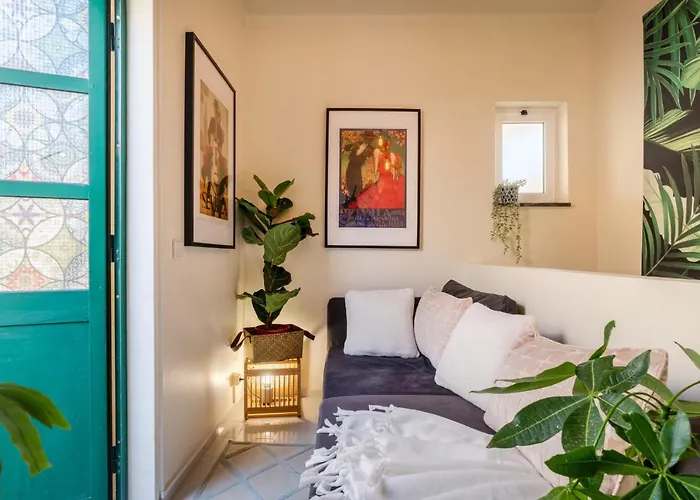 Arty Vintage Townhouse With Rooftop Shower & Sun Loungers