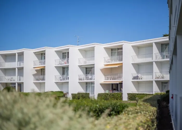 Studio Les Trois Iles-13 By Interhome