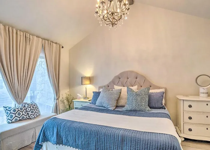 Horseshoe Bay Townhome W/ Patio & Outdoor Pool!