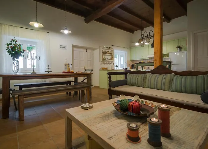 Castelli Cottage