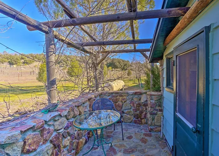 Cozy 'Story Book Barn Cottage' W/ Scenic View