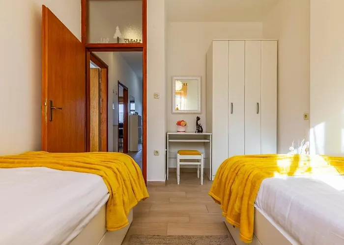 Sweet House With Free Parking