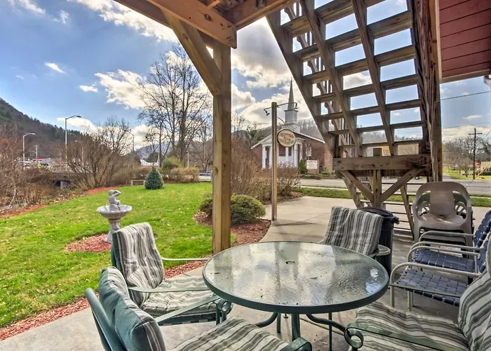 Damascus Apt W/ Views, Walk To Shops + Parks!