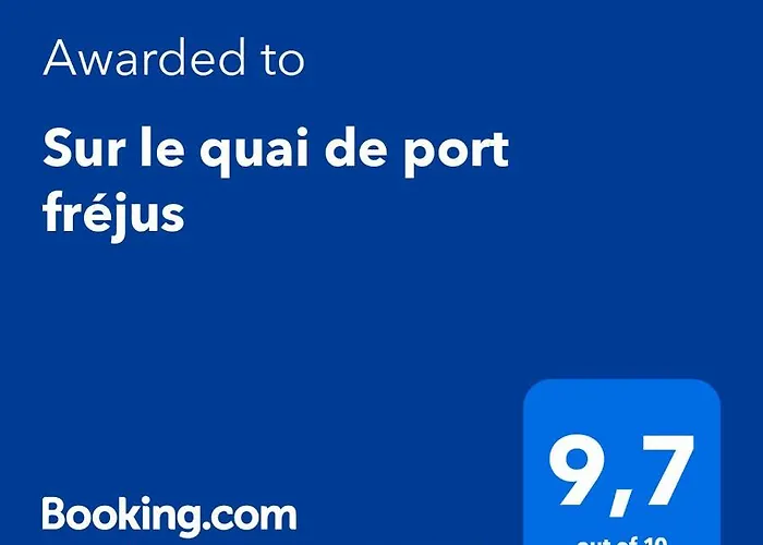 Sur Le Quai De Port Frejus