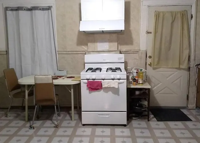 Non-Smokers Only Private Room 5 With Kitchen Best Price For 1 Long-Term Guest