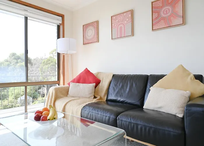 Cheerful 3 Bedrooms Home With Sea View