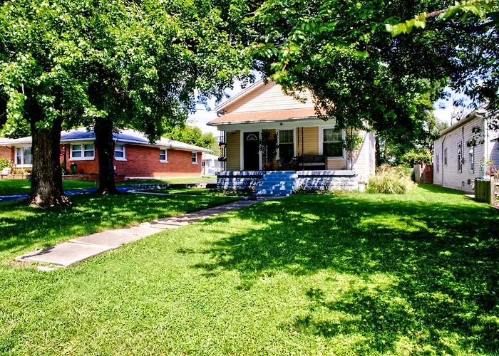 Large Louisville Home Near Expo Center, Airport, Uofl & Churchill Downs