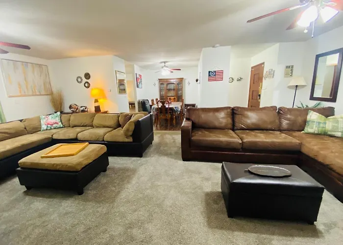 Family Friendly, 3 Bedroom House, With King Bed For Up To 15 - Bbq - Internet - Jet Tub