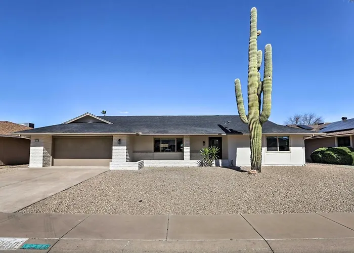 Putting Green, Grill: Home In Sun City West!