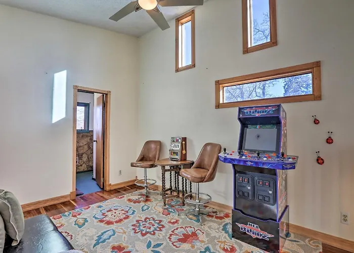 5 Mi To Dtwn Denver: Peaceful Lakewood Home!