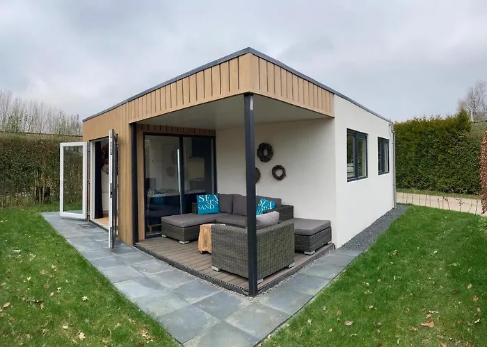 Stunning Home In Heinkenszand