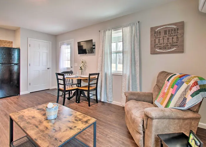 Updated Missouri Cabin Rental On Large Farm