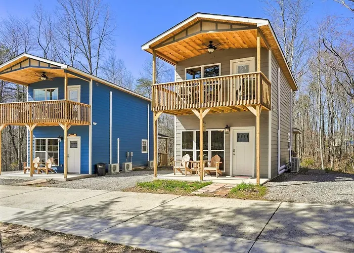 10 Mi To Drive-In: Lakefront Trenton Cabin!