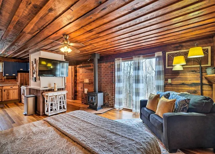 Cozy Tennessee Cabin Rental - 1 Mi To Lake