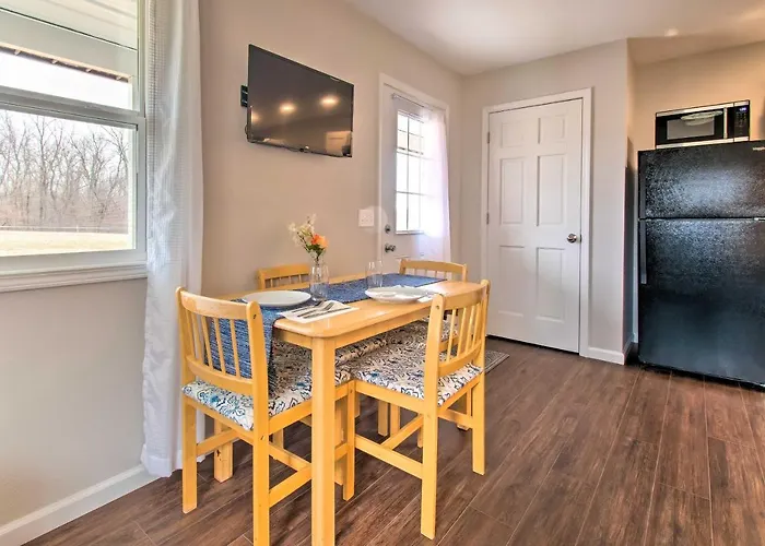 Peaceful Missouri Cabin Rental On 55 Acres!