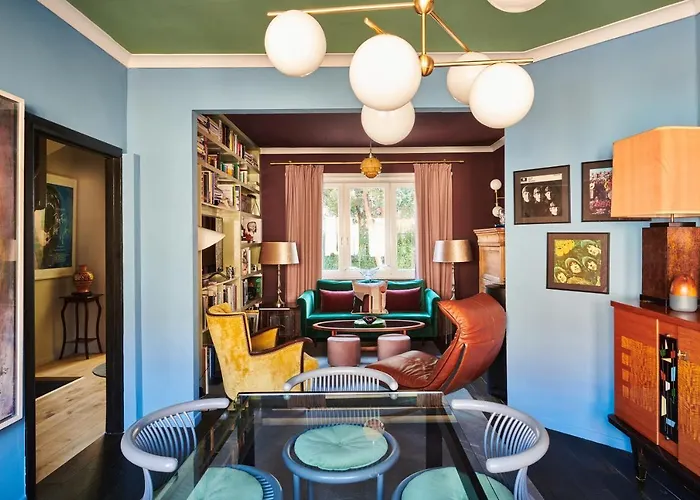 Charming 2-Bedroom Home & Garden Bruxelles