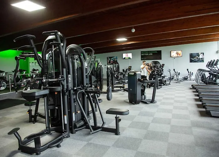 Jester Court: Central Windermere Apartment with Health Club Access