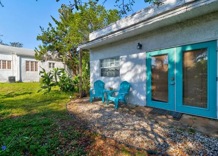 Spanish Bungalow Guest House