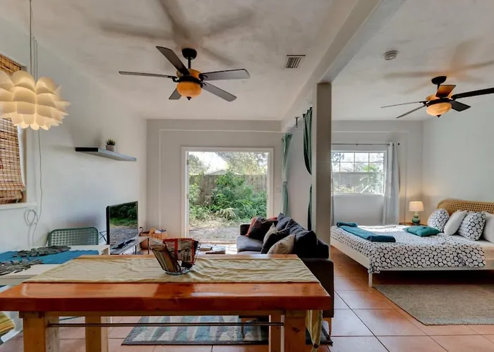 Spanish Bungalow Guest House