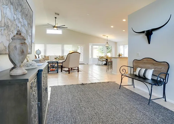 Pool, Fenced Yard: El Mirage 'Sunshine House'