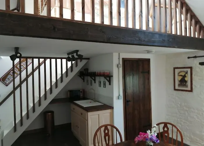 Converted Rural Stone Cottage, Swansea
