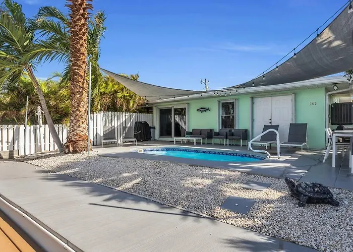 Villa Bella Newly Remodeled With Private Dock And Pool & Cabana Club Access - 7 Night Minimum Stay