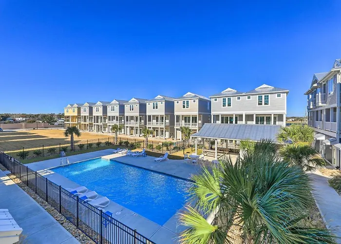 Gorgeous Emerald Isle Getaway: Walk To Beach!
