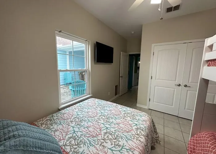 Barefoot Bungalow - Pet Friendly- 2 Bdrm Townhome