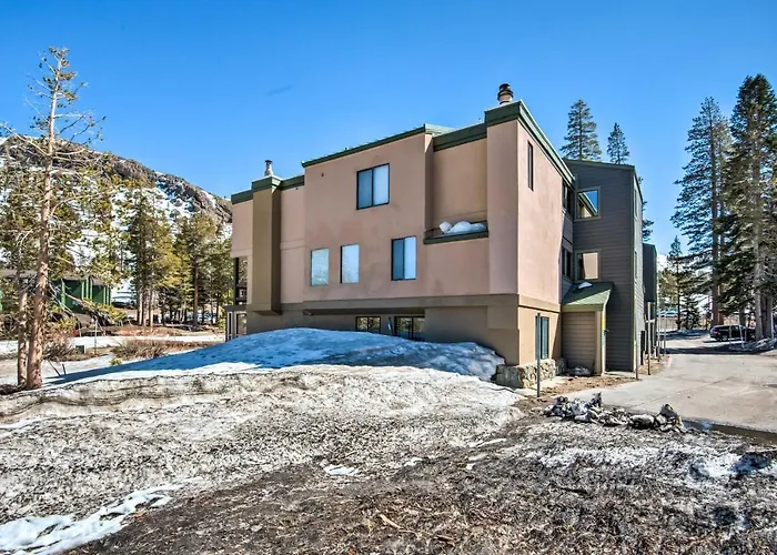 Walk To Ski Lift & Village: Lovely Kirkwood Condo!