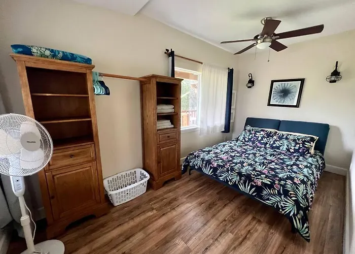 Charming Country Cottage Just A Few Steps From The Beach!