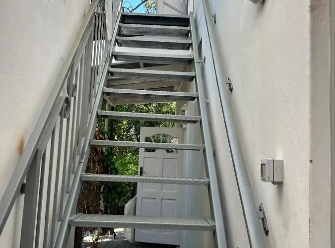 One Oak Guest House