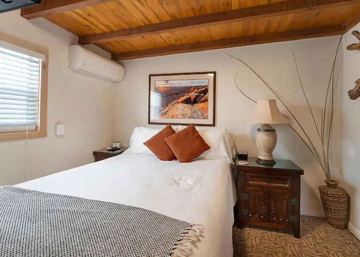 Stone Lizard Lodge