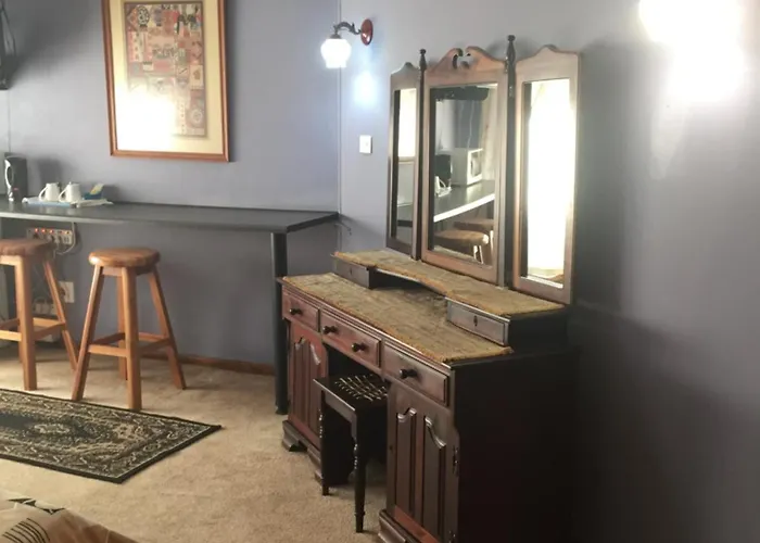House Ebony B&B