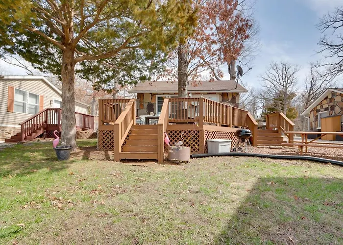 Cozy Camdenton Cottage W/ Deck + Boat Dock Access!