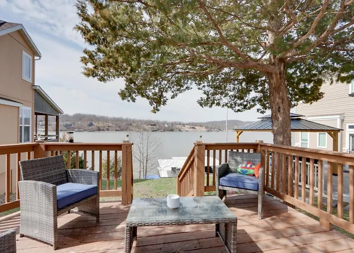 Cozy Camdenton Cottage W/ Deck + Boat Dock Access!