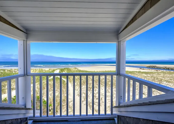 Cape Cod Oceanfront Retreat—Bay Creek Views