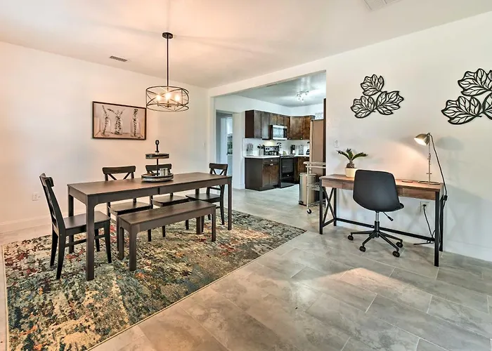 Bright, Pet-Friendly Retreat In Avon Park!