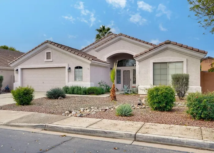 Pool, Fenced Yard: El Mirage 'Sunshine House'