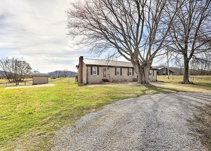 Family Home W/ Deck, 2 Mi To Lake Cumberland