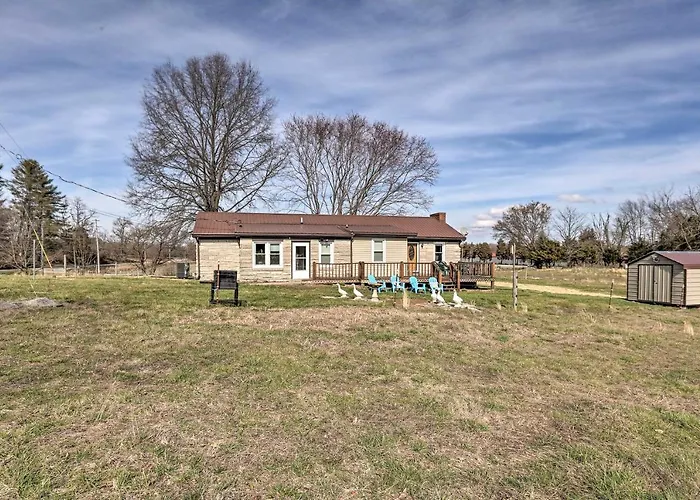 Family Home W/ Deck, 2 Mi To Lake Cumberland