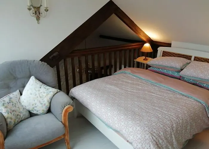 Converted Rural Stone Cottage, Swansea