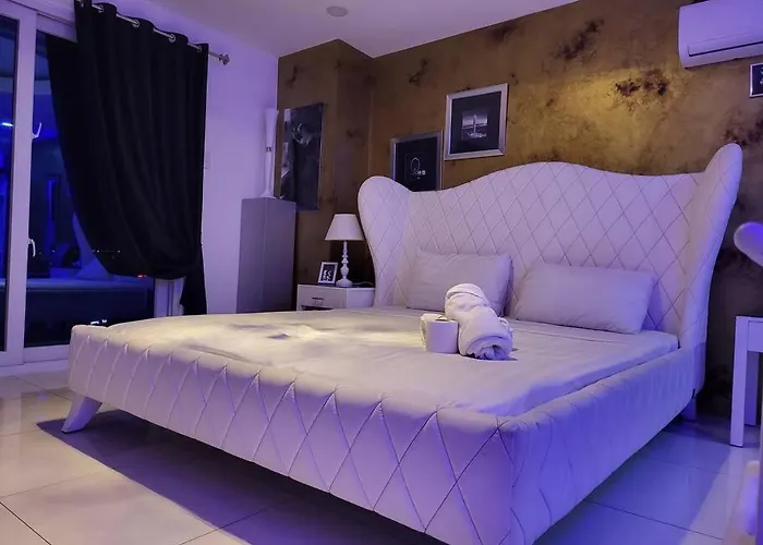 Sheryll Escapes - Kandi Tower 3 Premium Loft 1Br On 8Th Floor With 2Cr & 2 Balconies