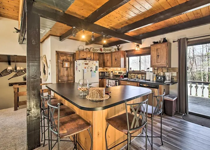 Swiss-Style Chalet W/ Fireplace - Near Story Land!