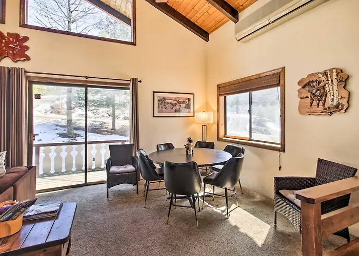 Swiss-Style Chalet W/ Fireplace - Near Story Land!