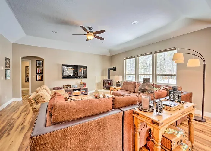 Donnelly Vacation Rental Near Lake Cascade!