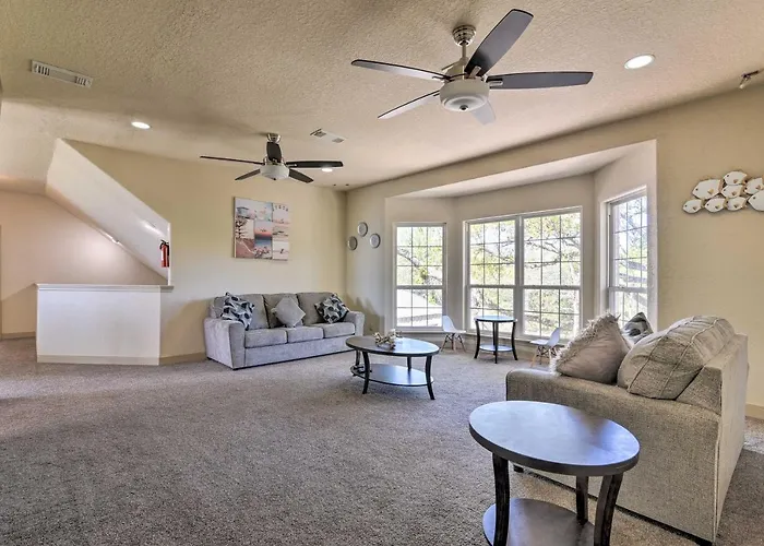 Waterfront Family Home W/ Patio In Hitchcock