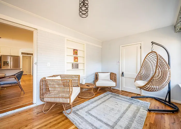 4Br/3Ba Luxurious Decatur Home W/ Patio & Backyard